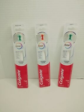 Total Foaming Clean Toothbrush - Green and Orange - Medium/Soft